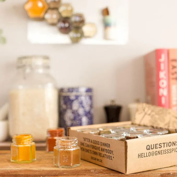 BASICS | 12 Large Magnetic Jars Filled with Organic Spices